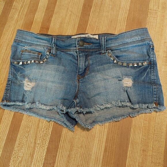 Womans Charlotte Russe Distressed Shorts size 4 - Picture 2 of 15